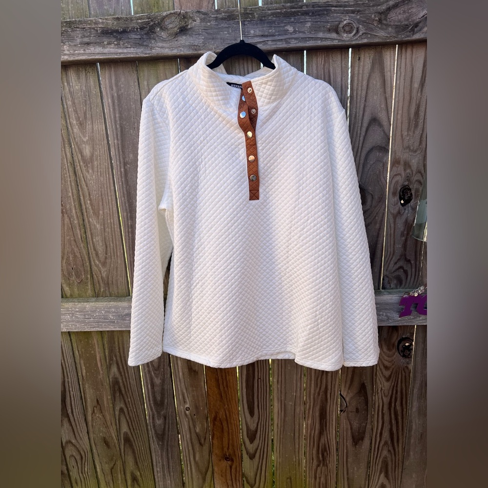 👗 BTFBM White Quilted Pullover with Brown Accents - Picture 2 of 9